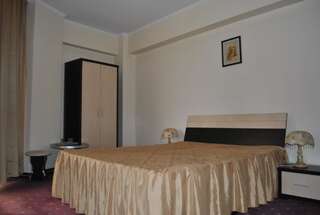 Отель Hotel Coral Эфорие-Норд Двухместный номер с 1 кроватью и бесплатной парковкой-1